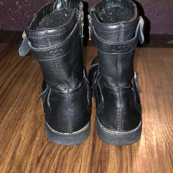 UGGS Pebbled Black leather ankle boots w/belts - Picture 5 of 8